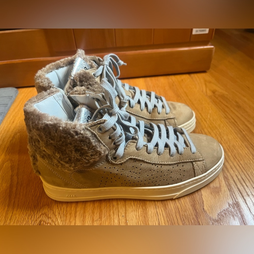 P448 Taylor high top with fur never been worn size 37